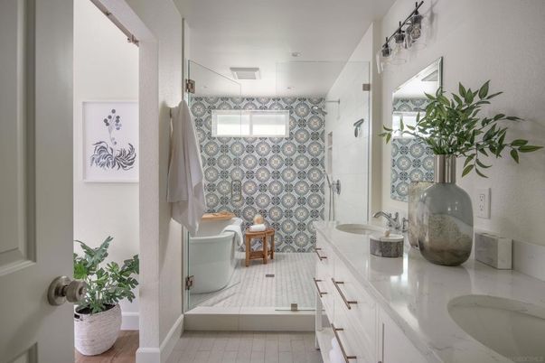 Bathroom, Dual Sink Vanities, Interior