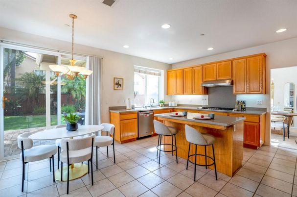 Dining room, Interior, Kitchen, Pendant Lights, Recessed Lighting, Stainless Steel Appliances