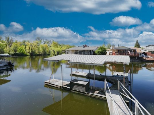 Exterior, Lake
