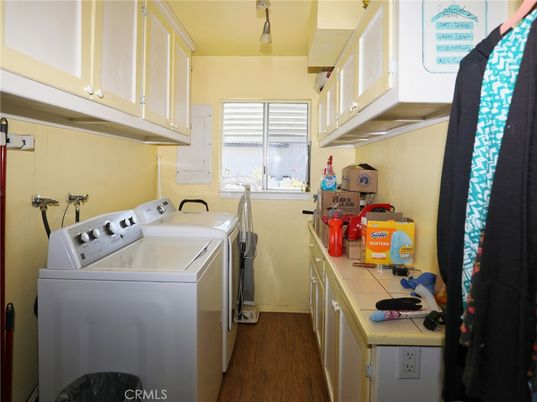 Interior, Washer, Wood Texture Flooring