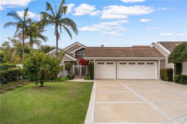 Attached, Exterior, Facade, Ranch