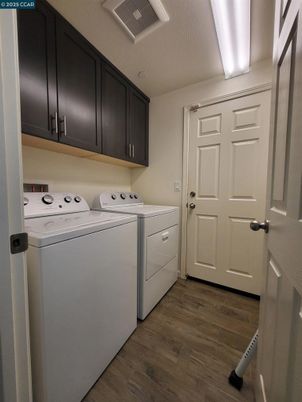 Interior, Washer, Wood Texture Flooring