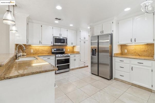 Interior, Kitchen, Pendant Lights, Recessed Lighting, Stainless Steel Appliances