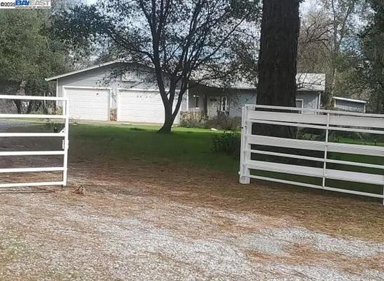 Backyard, Detached Garage, Exterior