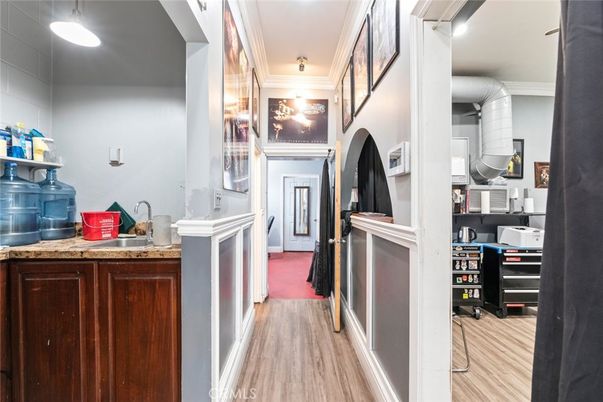 Interior, Recessed Lighting, Wood Texture Flooring
