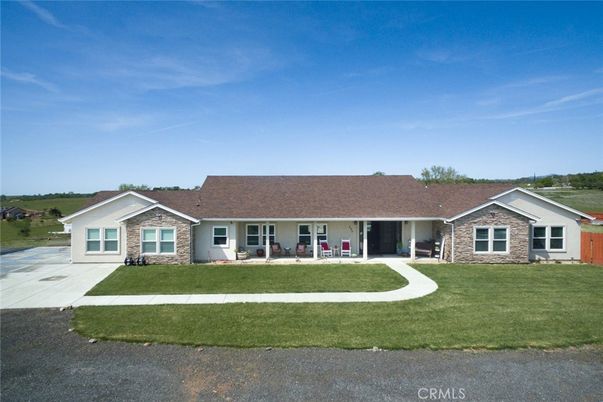Backyard, Exterior, Facade, Ranch