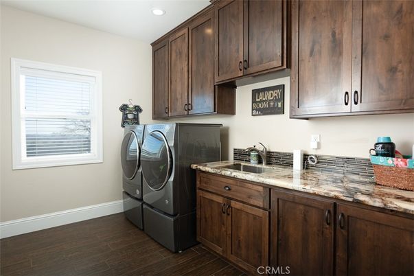 Interior, Recessed Lighting, Washer, Wood Texture Flooring
