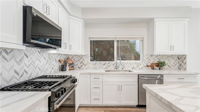Interior, Kitchen, Stainless Steel Appliances, Wood Texture Flooring