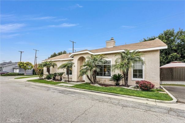 Exterior, Facade, Ranch