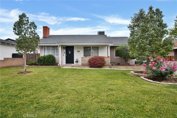 Backyard, Exterior, Facade, Ranch