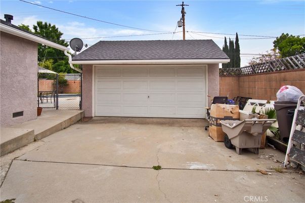 Detached Garage, Exterior
