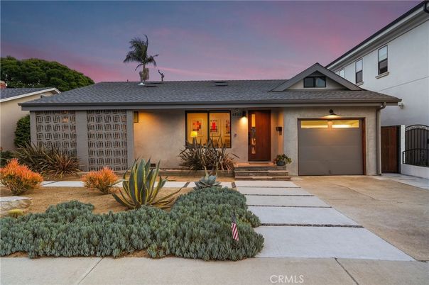 Attached, Exterior, Facade, Ranch