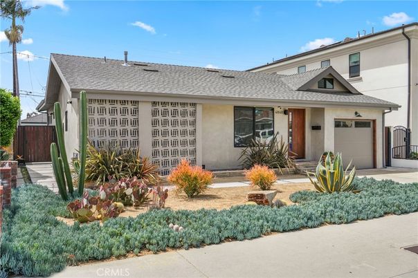 Attached, Exterior, Facade, Ranch