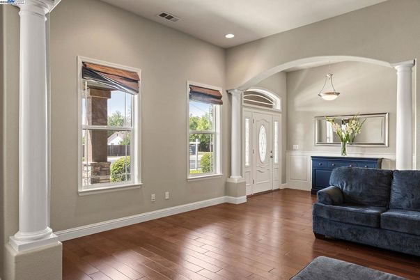 Interior, Pendant Lights, Recessed Lighting, Wood Texture Flooring