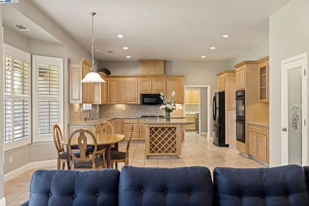 Dining room, Interior, Kitchen, Pendant Lights, Recessed Lighting, Stainless Steel Appliances