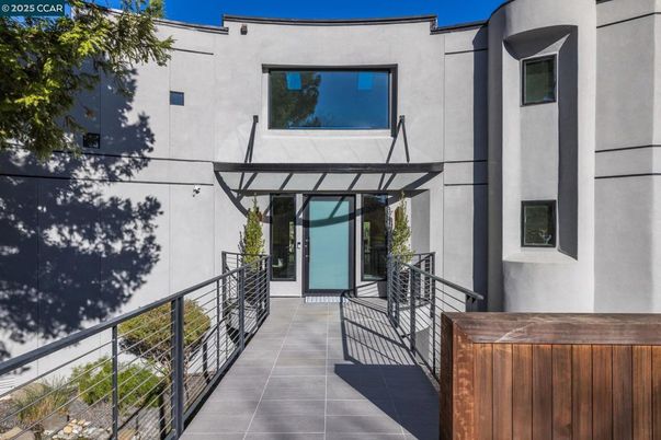 Exterior, Facade, Modern