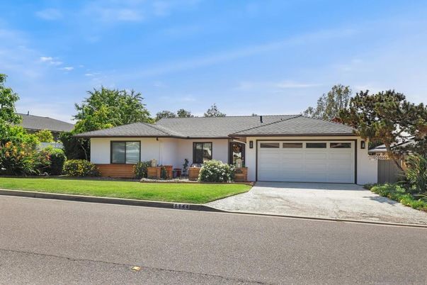 Attached, Exterior, Facade, Ranch