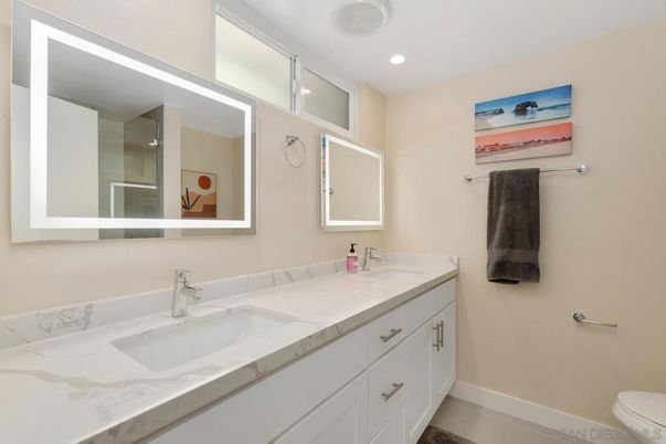 Bathroom, Dual Sink Vanities, Interior, Recessed Lighting