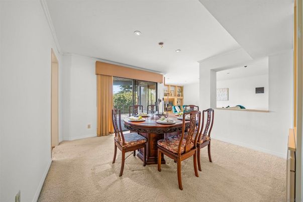Dining room, Interior, Recessed Lighting