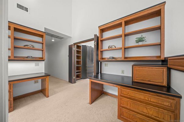Home Office, Interior