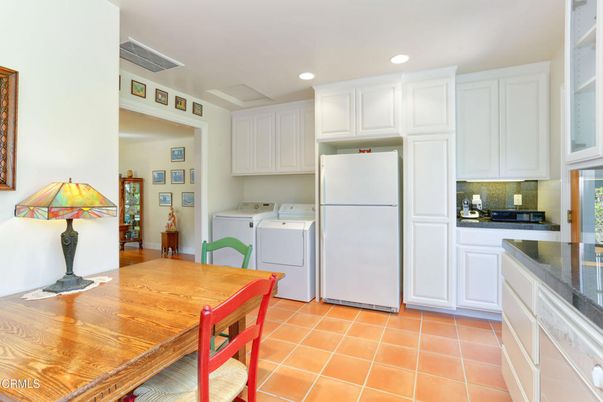 Dining room, Interior, Kitchen, Recessed Lighting, Washer
