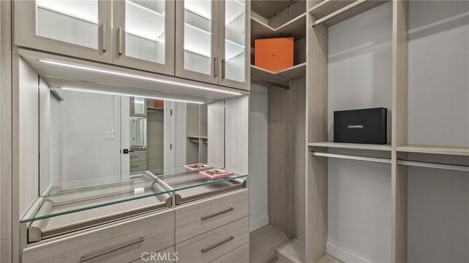 Interior, Walk-in Closets