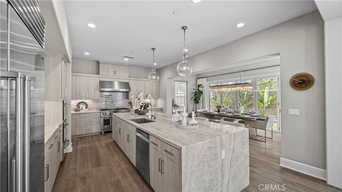 Dining room, Interior, Kitchen, Pendant Lights, Recessed Lighting, Stainless Steel Appliances, Wood Texture Flooring
