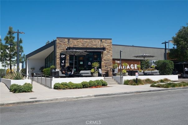 Exterior, Facade, Modern