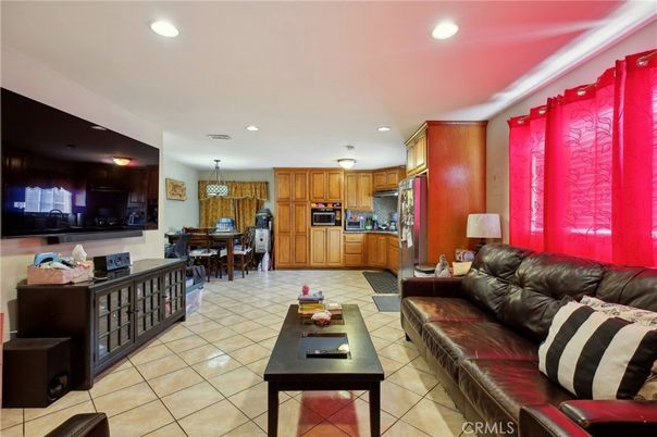 Dining room, Interior, Kitchen, Living room, Pendant Lights, Recessed Lighting, Stainless Steel Appliances