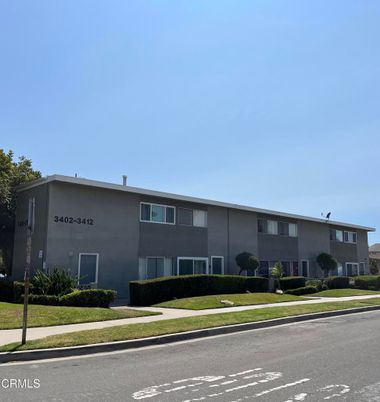 Exterior, Facade, Modern