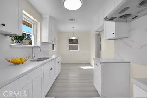 Interior, Kitchen, Pendant Lights, Wood Texture Flooring