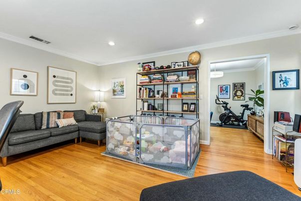 Fitness Equipment, Interior, Recessed Lighting, Wood Texture Flooring