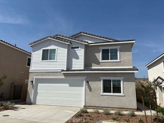 Attached, Exterior, Facade, Mediterranean