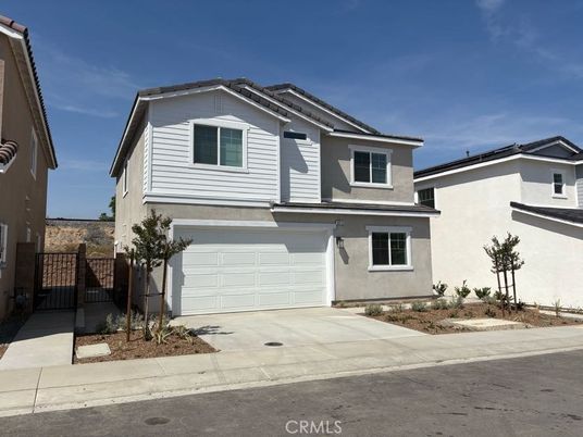 Attached, Exterior, Facade, Mediterranean