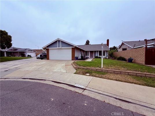 Attached, Exterior, Facade, Ranch