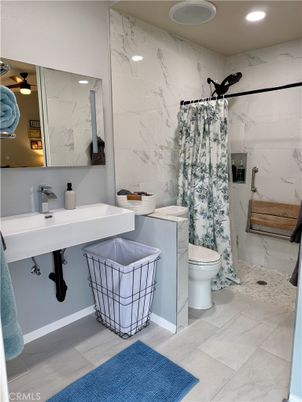 Bathroom, Interior, Marble Walls, Recessed Lighting