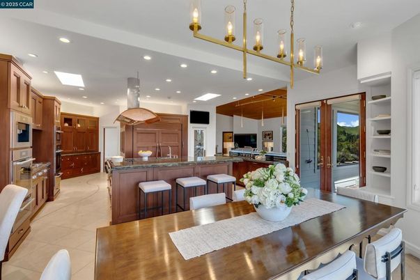 Dining room, Interior, Kitchen, Pendant Lights, Recessed Lighting, Stainless Steel Appliances