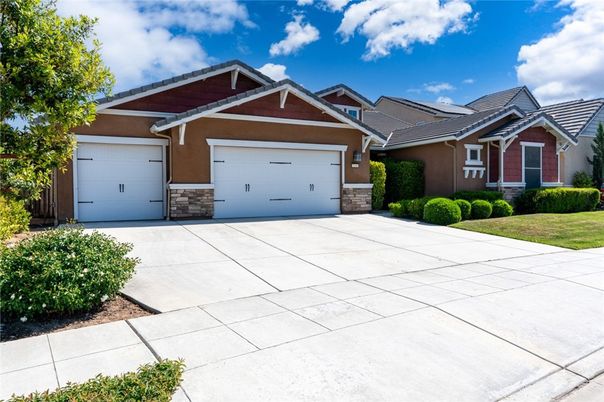 Attached, Exterior, Facade, American Craftsman