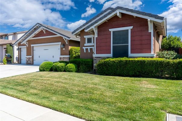 Attached, Exterior, Facade, American Craftsman