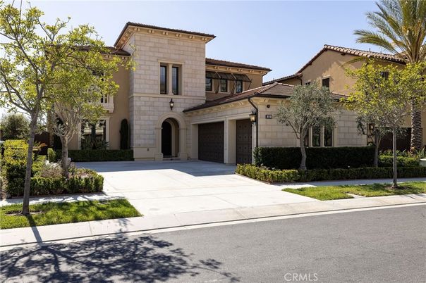 Attached, Exterior, Facade, Mediterranean