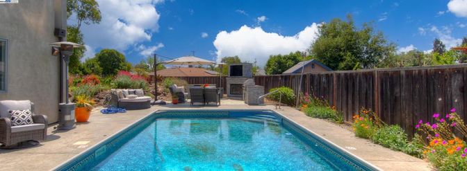 Exterior, Fireplace, Pool