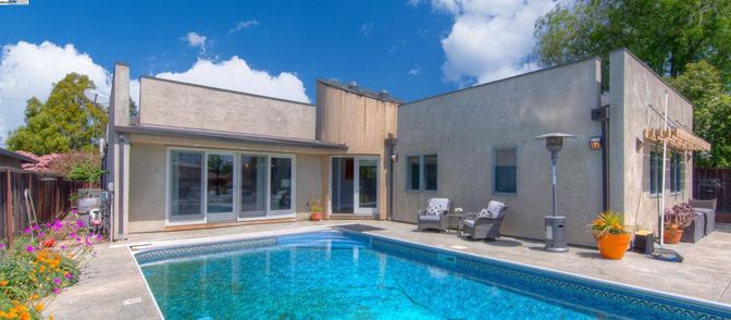 Exterior, Pool