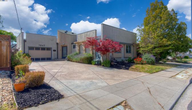 Attached, Exterior, Facade, Modern