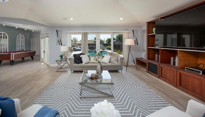 Billiard Table, Game Room, Interior, Living room, Recessed Lighting, Wood Texture Flooring