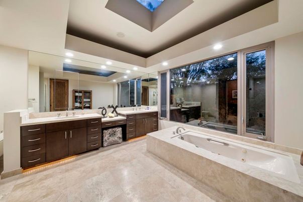 Bathroom, Dual Sink Vanities, Interior, Recessed Lighting