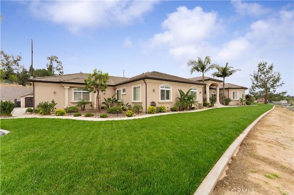 Backyard, Exterior, Facade, Ranch