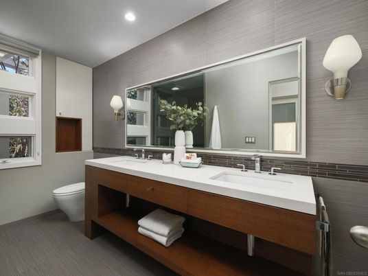 Bathroom, Dual Sink Vanities, Interior, Recessed Lighting