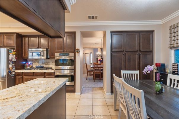 Chandelier, Dining room, Interior, Kitchen, Pendant Lights, Stainless Steel Appliances