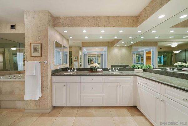 Bathroom, Dual Sink Vanities, Interior, Recessed Lighting