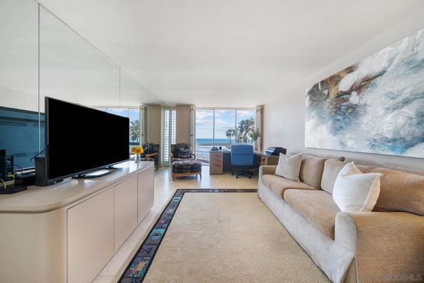 Interior, Living room, Water